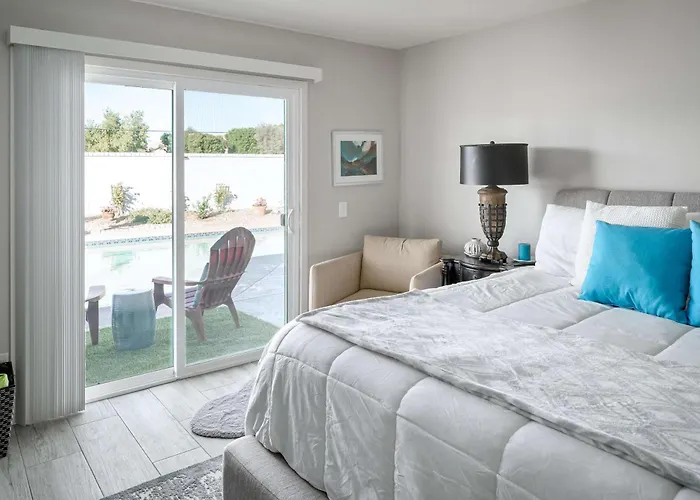 Fairbrook - Chic Design Saltwater Pool With Hot Tub Mesa